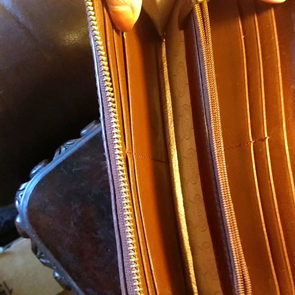 VGUC. Michael kors tote with matching expandable full length wallet. - Picture 11 of 11